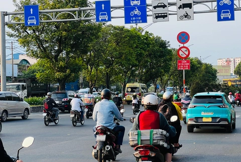 Cuộc sống bận rộn, xô bồ ở thành phố lớn